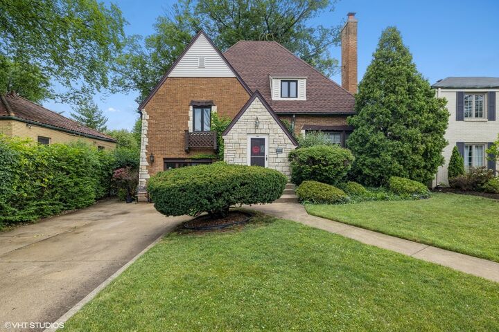 458 Uvedale Road  Riverside IL 60546 photo