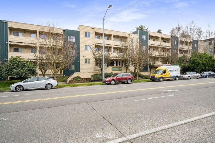 4800 Fauntleroy Way SW 204  Seattle WA 98116 photo