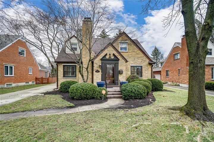 327 Beverly Place  Oakwood OH 45419 photo