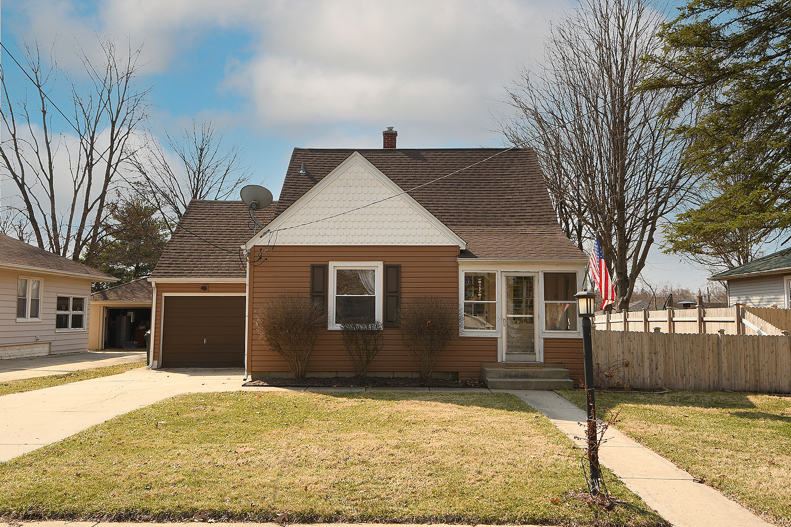 Property Photo: 132 Elm Street IL 60451