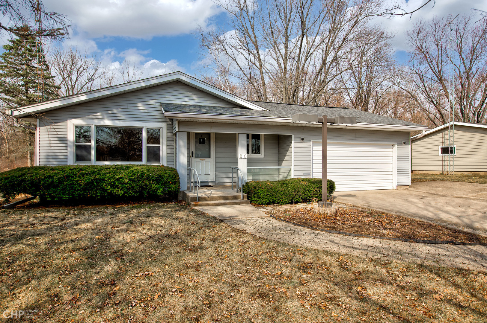 Property Photo:  810 Gerry Street  IL 60098 