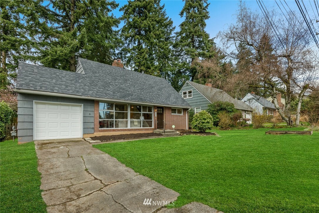 Property Photo:  1310 N 165th Street  WA 98133 