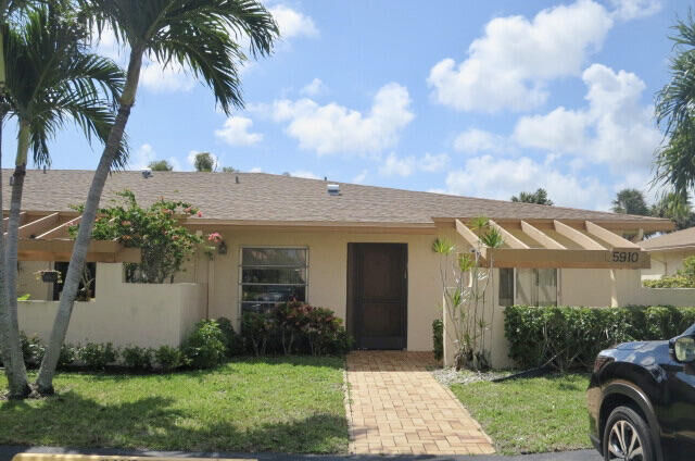Property Photo: 5910 Areca Palm Court C FL 33484