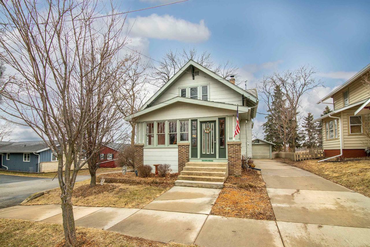 Property Photo:  622 West Maple Ave  WI 53916 