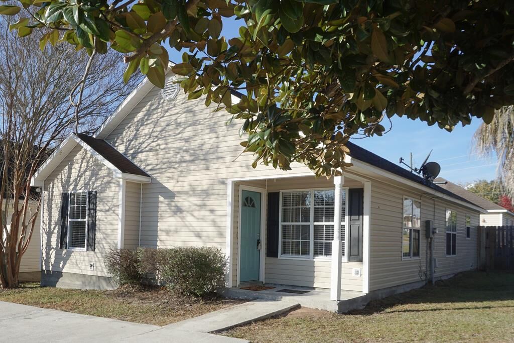 Property Photo:  1341 Edgewood Drive  GA 31601 