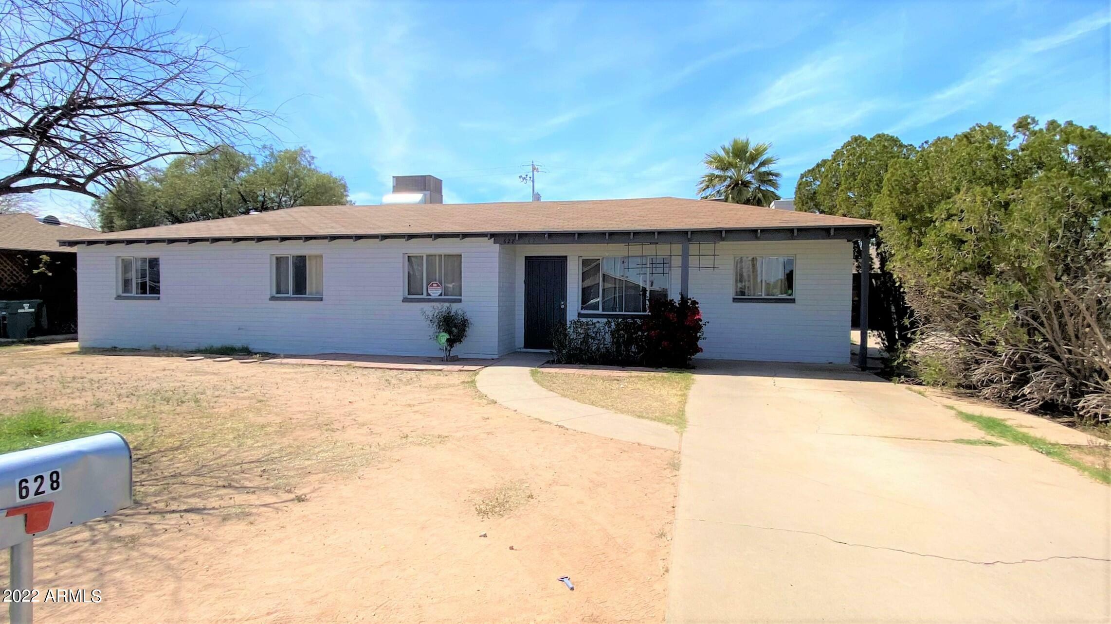 Property Photo:  628 E Manor Drive  AZ 85122 