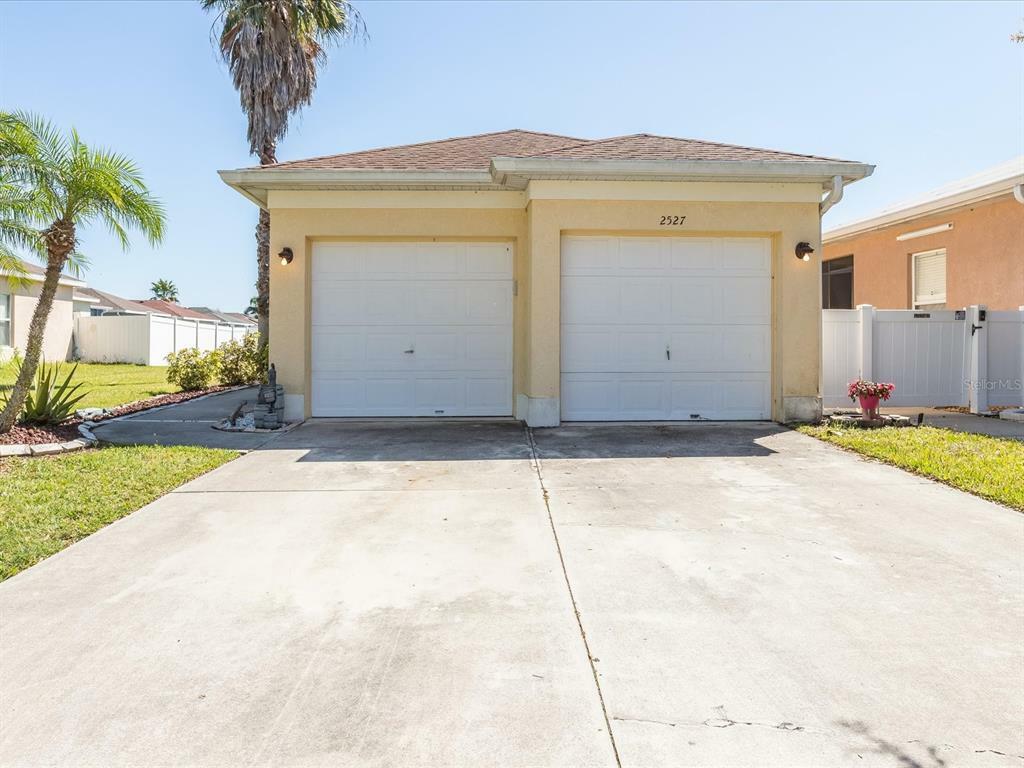 Property Photo:  2527 29th Avenue E  FL 34221 