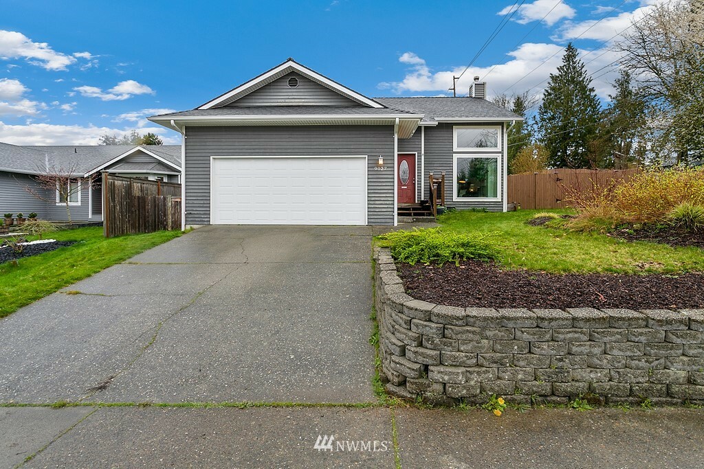 Property Photo:  9027 19th Place SE  WA 98258 