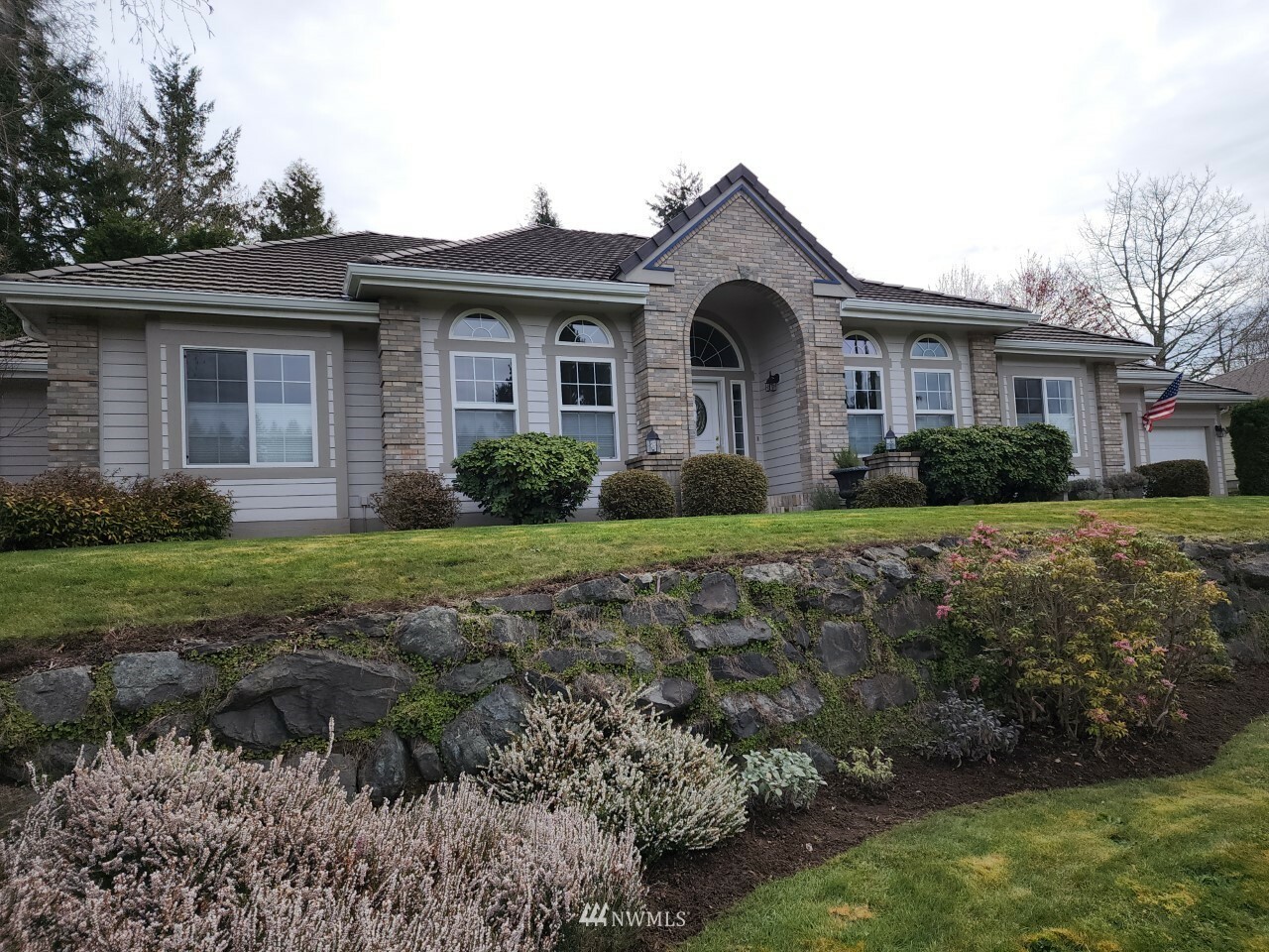 Property Photo:  8101 68th Loop SE  WA 98513 