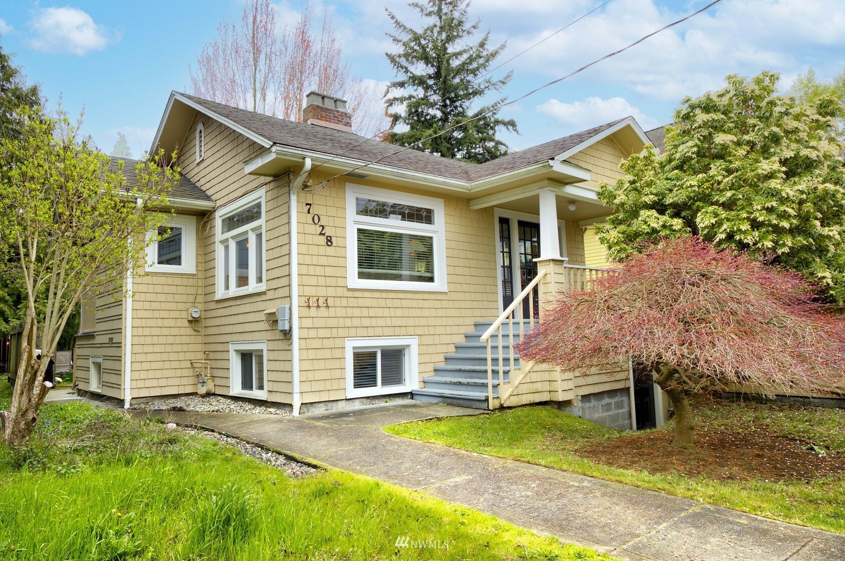 Property Photo: 7028 Palatine Avenue N WA 98103