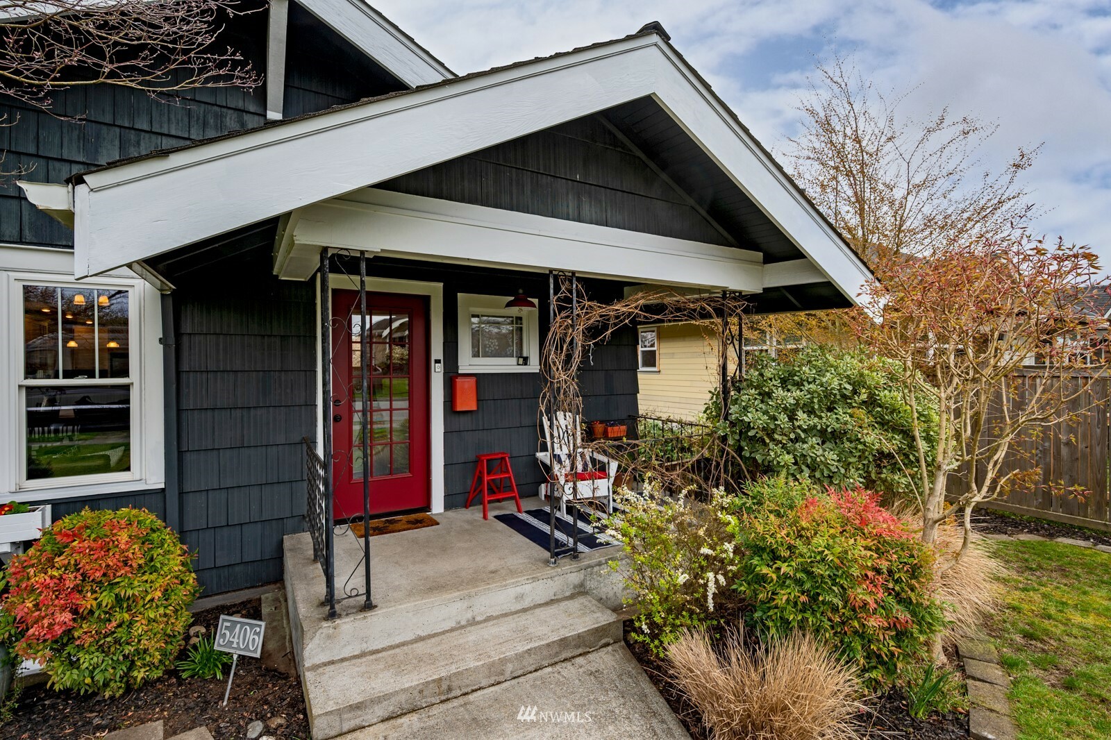 Property Photo:  5406 41st Avenue SW  WA 98136 