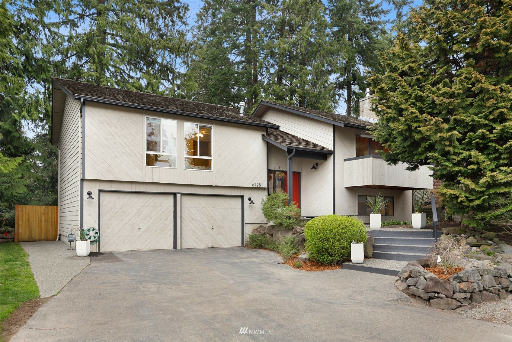 Property Photo:  6425 142nd Place SW  WA 98026 