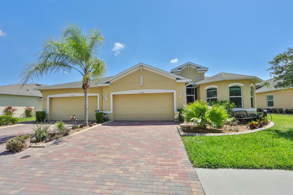 Property Photo:  724 Chipper Drive  FL 33573 