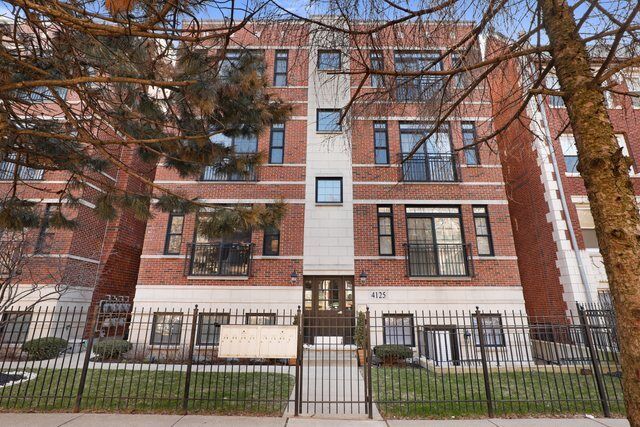 Property Photo: 4125 N Kenmore Avenue 3N IL 60613
