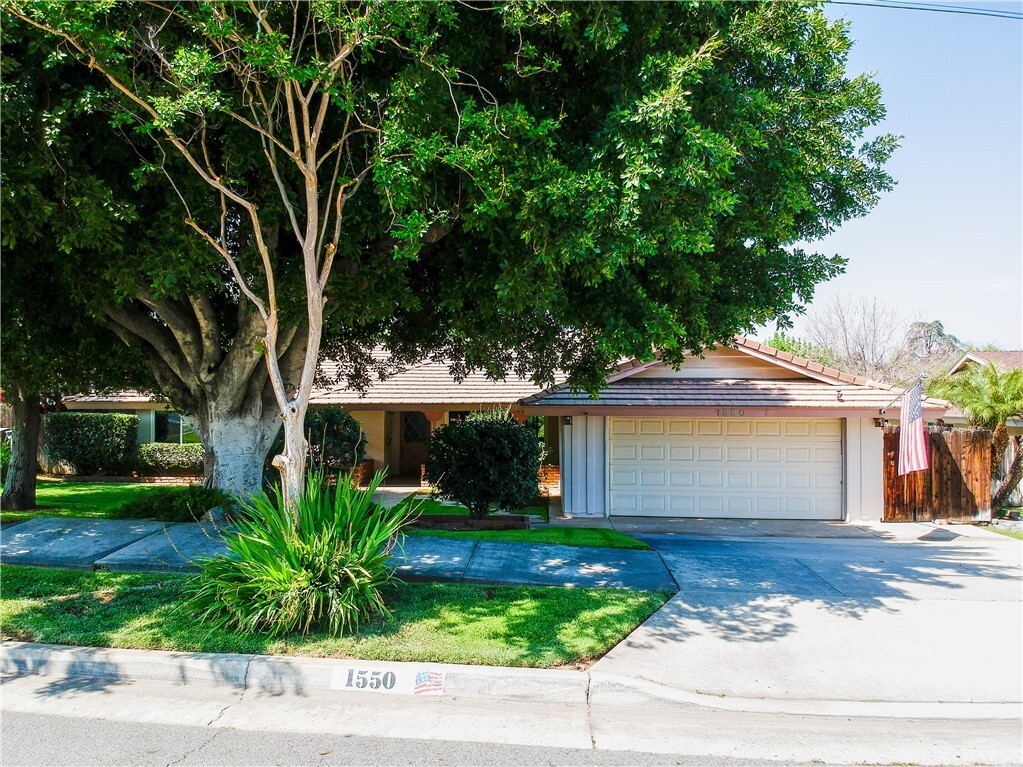 Property Photo: 1550 W Fern Avenue CA 92373