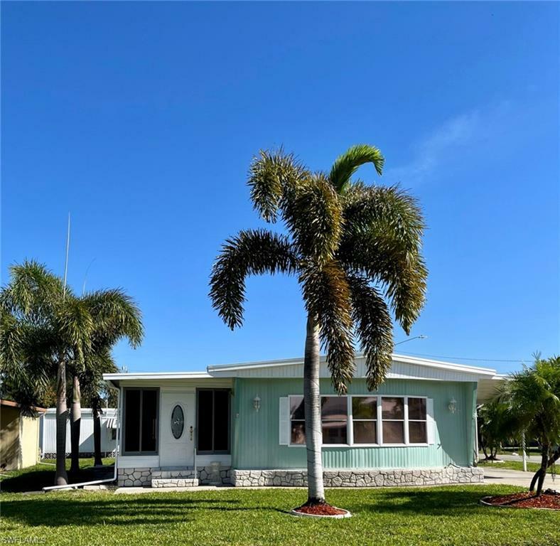 Property Photo:  723 Knotty Pine Circle  FL 33917 