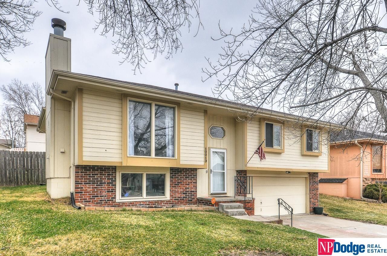 Property Photo: 10013 S 14 NE 68123-2460