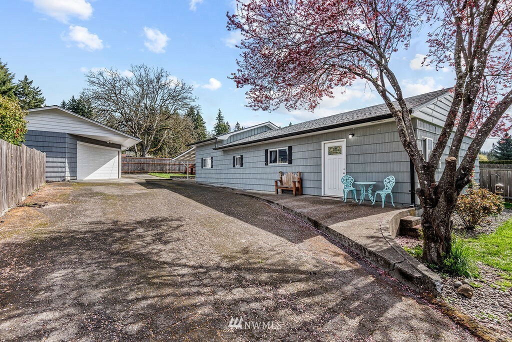 Property Photo: 20 Pacific Place WA 98632