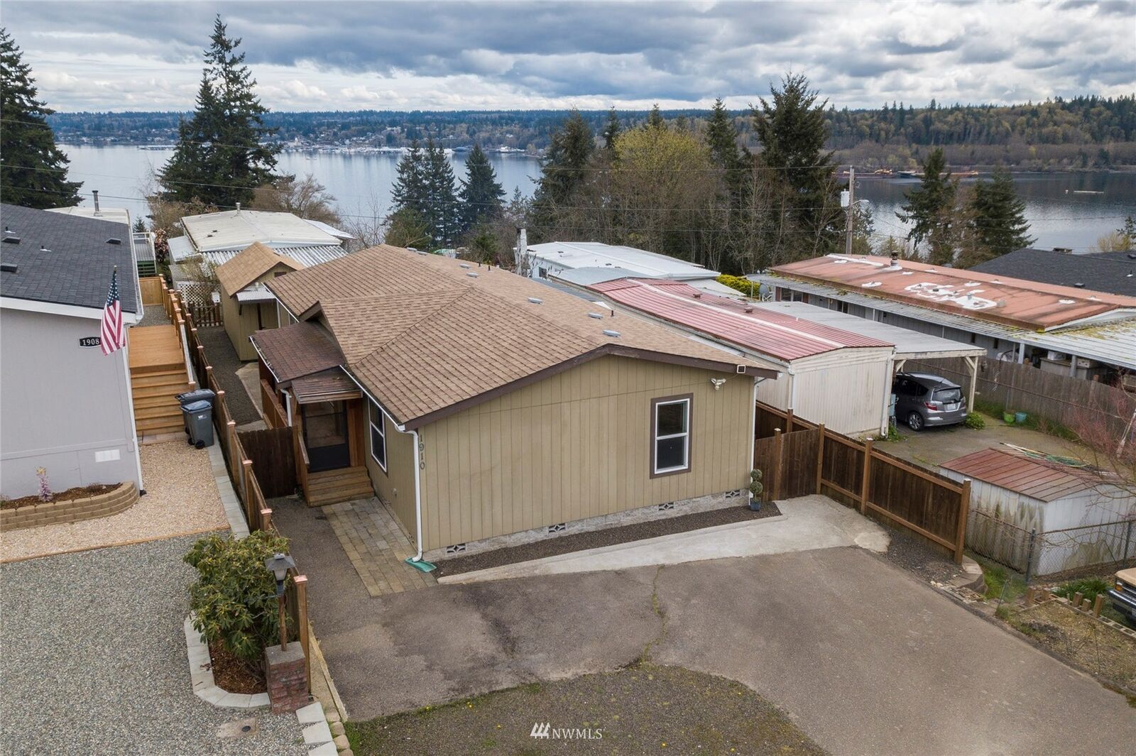 Property Photo:  1910 2nd Avenue W  WA 98312 