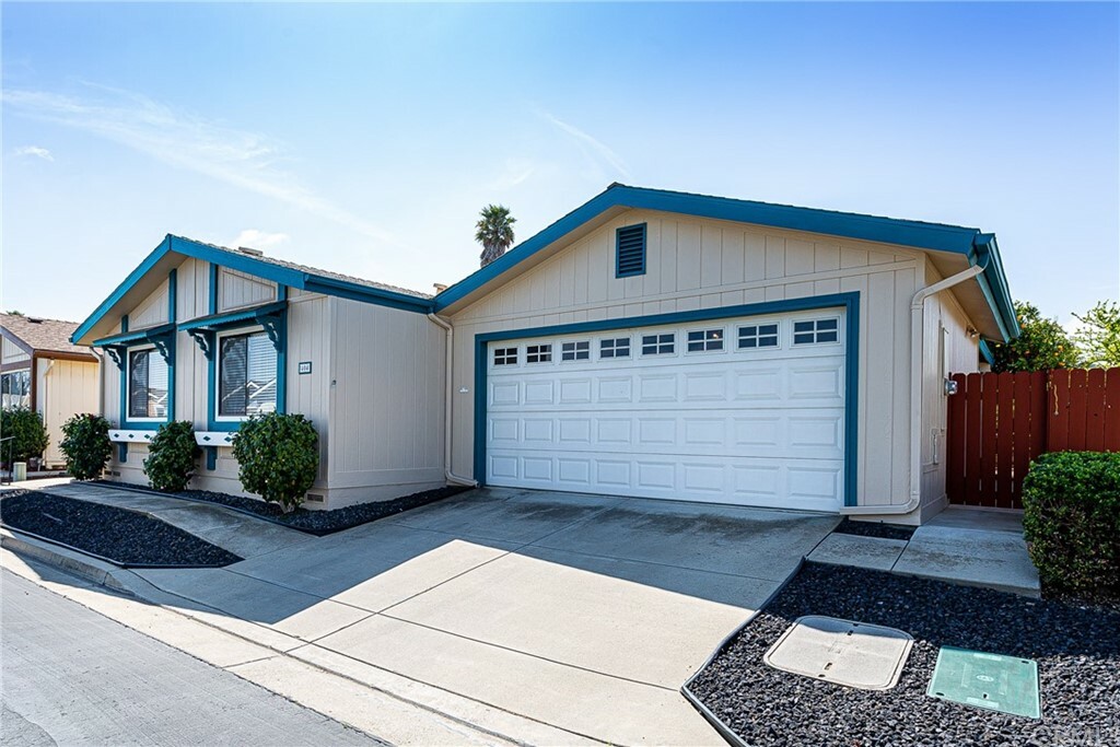 Property Photo:  519 W Taylor Street 404  CA 93458 