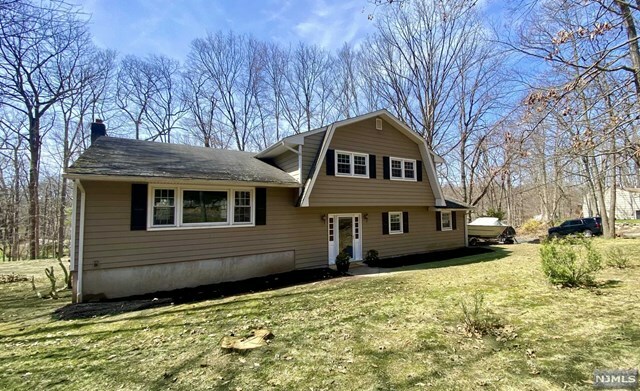 42 Fountain Drive  Ringwood NJ 07456 photo