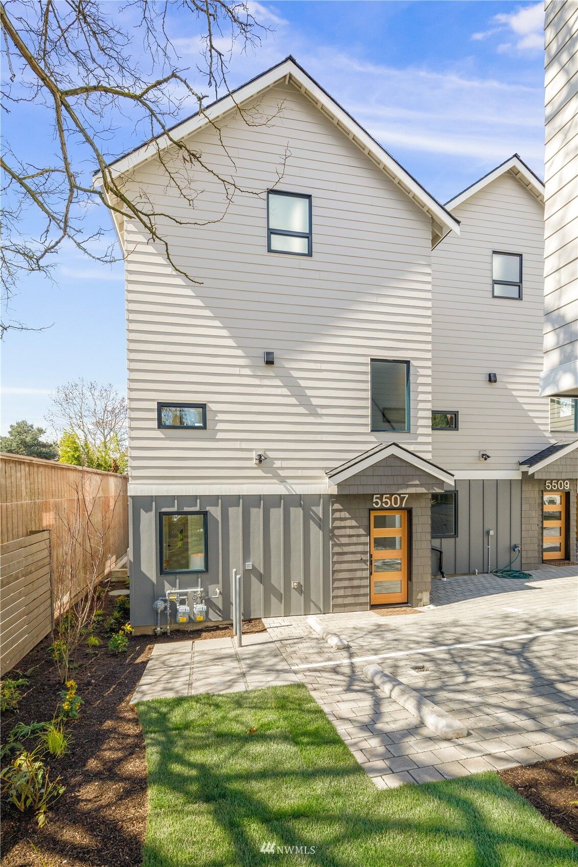 Property Photo: 5509 5th Avenue NW WA 98107