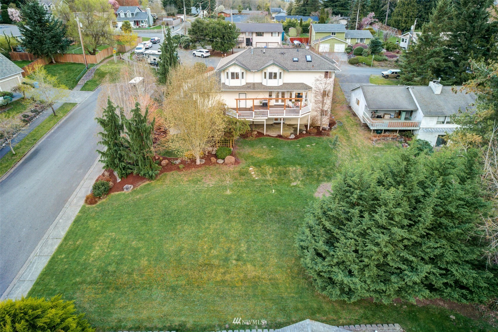 Property Photo: 1425 25th Street SE WA 98372