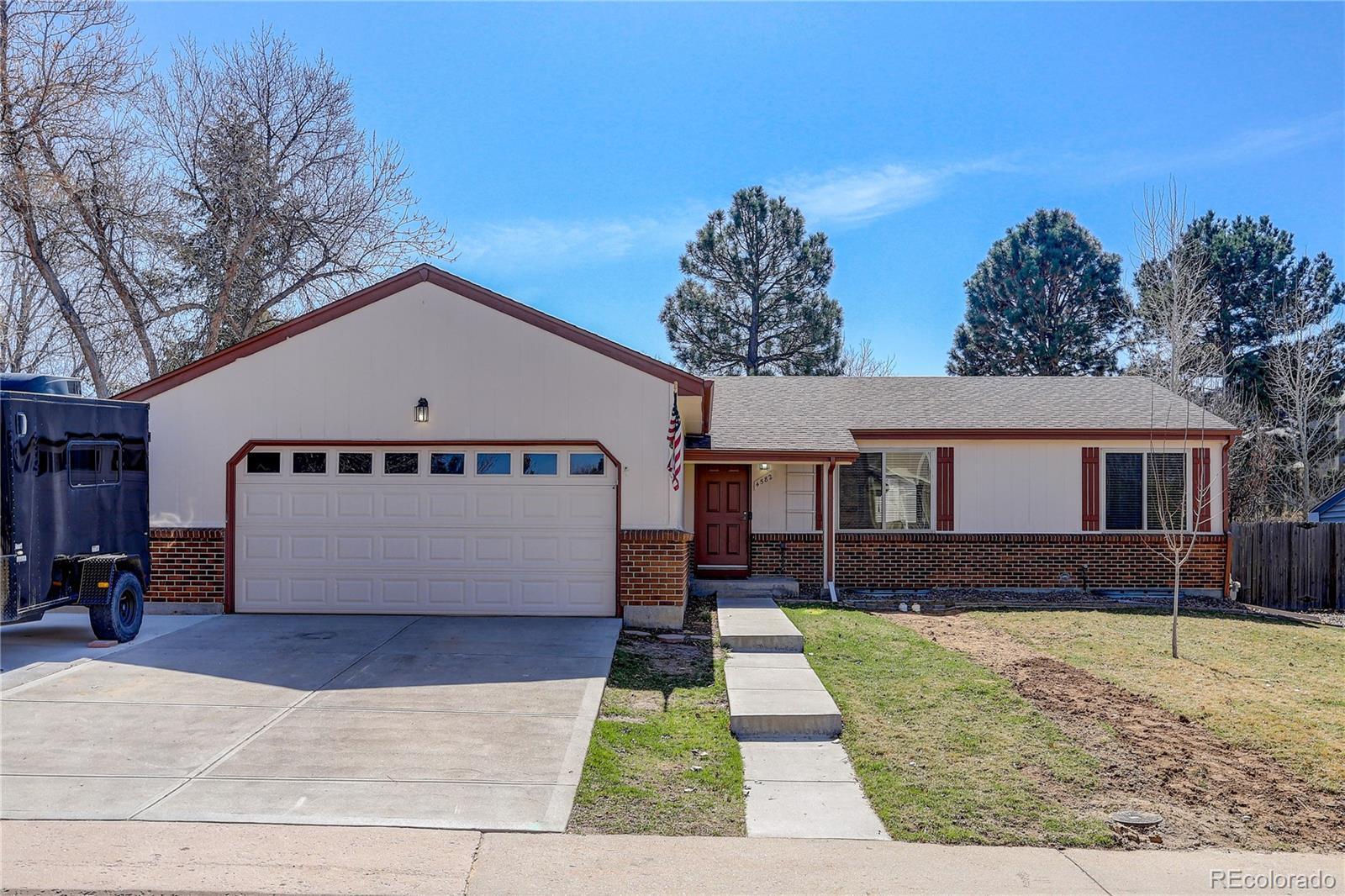 Property Photo: 4582 S Fraser Way CO 80015