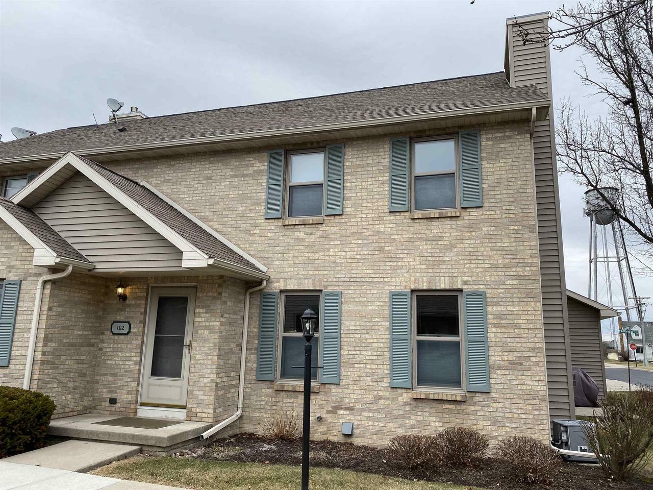 Property Photo:  102 Fairview Way  WI 53597 