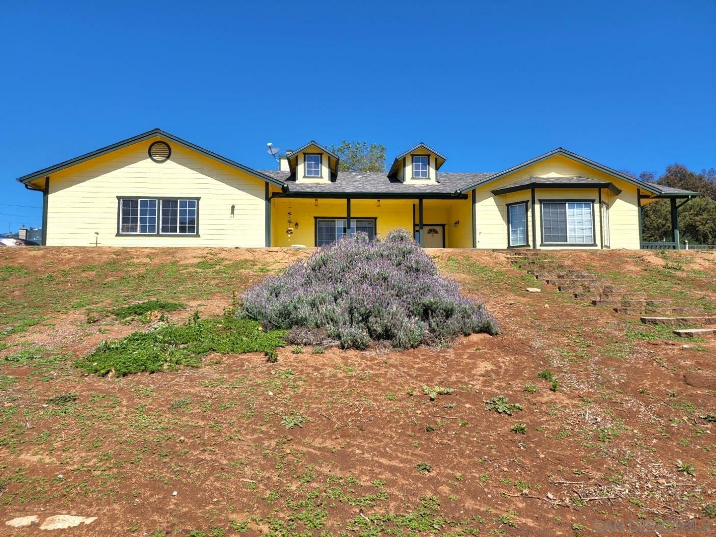 Property Photo:  997 Laky Ln  CA 92065 