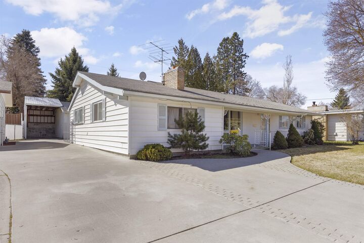 122 E Cozza Dr  Spokane WA 99208 photo