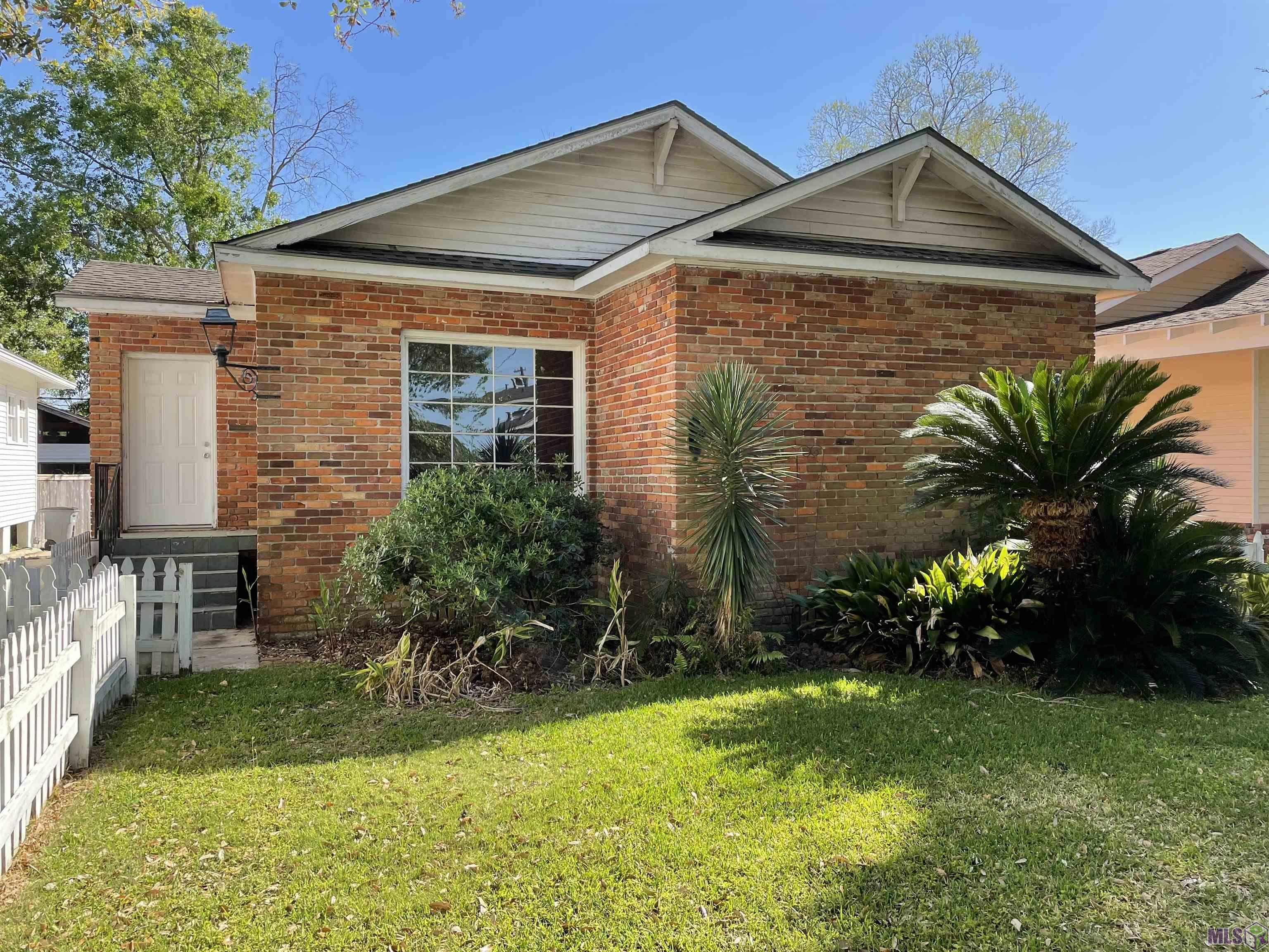 Property Photo:  2166 Cherokee St  LA 70806 