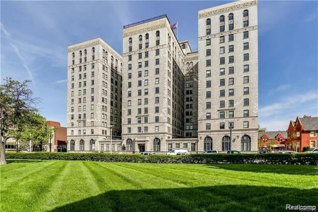 Property Photo: 15 E Kirby St Apt 307 MI 48202