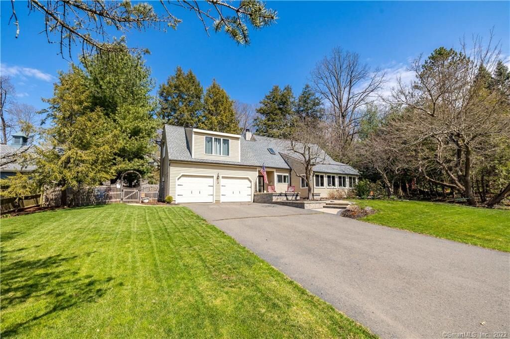 Property Photo:  3 Willow Lane  CT 06032