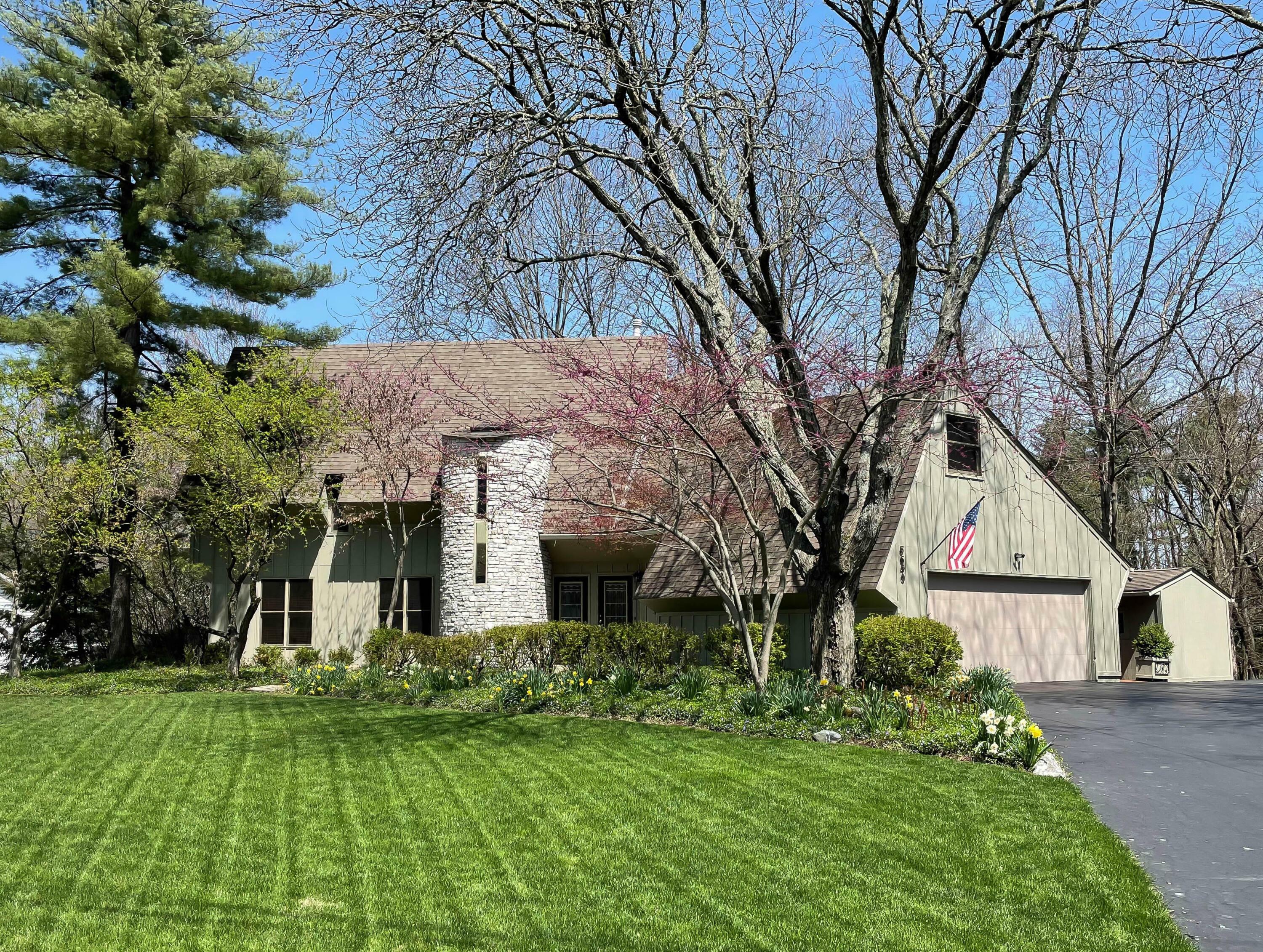 Property Photo: 5640 Woodridge Drive OH 43213