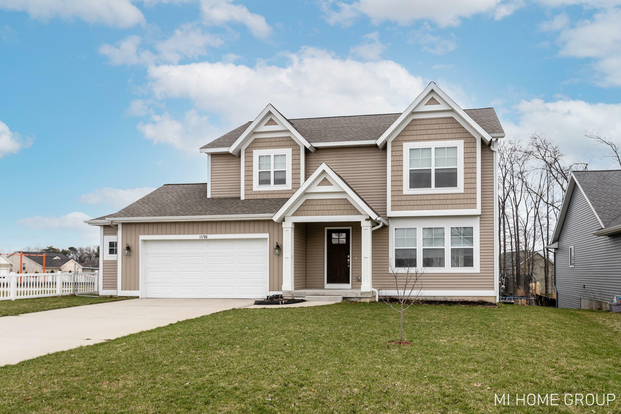 Property Photo: 11786 Hickoryrow Drive MI 49424