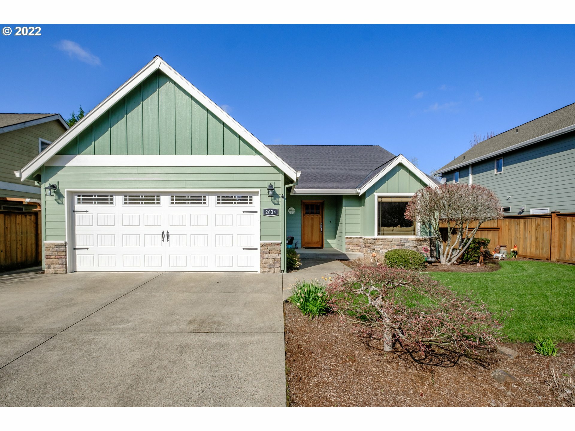 Property Photo: 2634 NE Cole Ave OR 97128