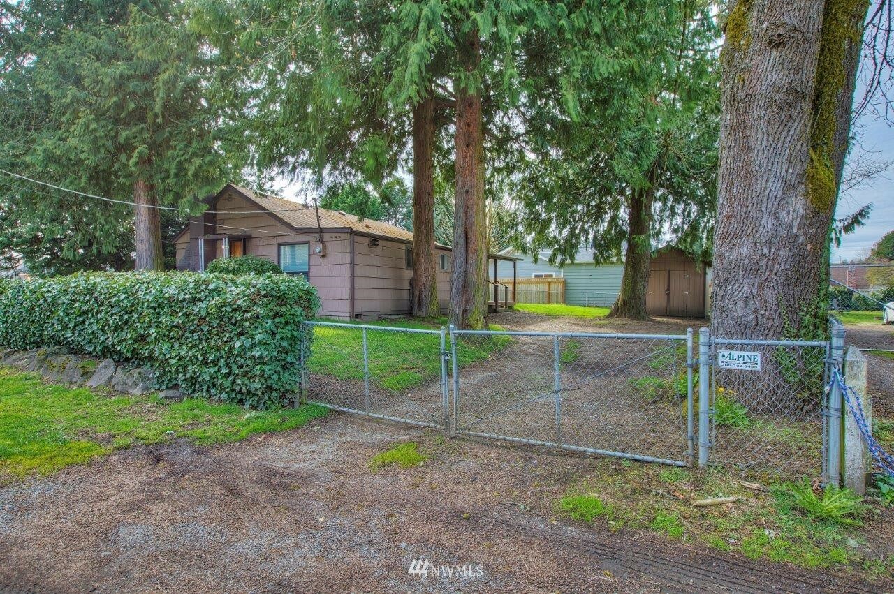 Property Photo:  15815 Des Moines Memorial Drive S  WA 98148 