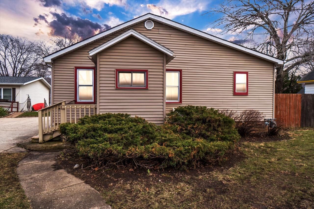Property Photo:  1109 Bingham Ave  WI 53546 