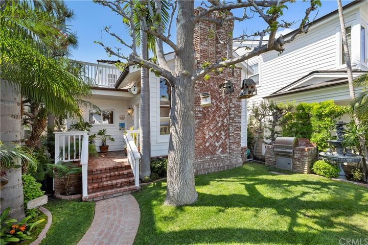 Property Photo:  209 Diamond Avenue  CA 92662 