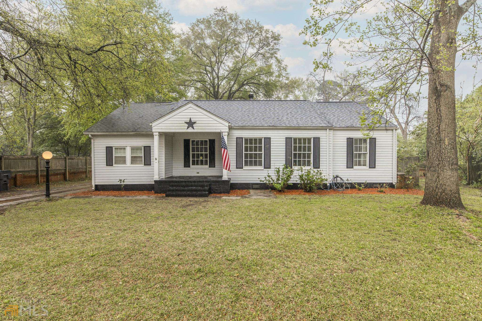 Property Photo: 1314 Parkway Drive GA 31069