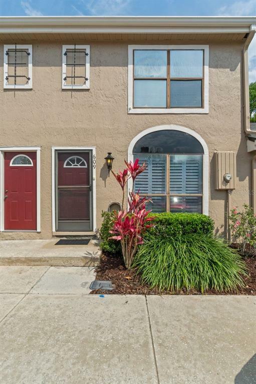 Property Photo: 609 Casa Park Court F FL 32708