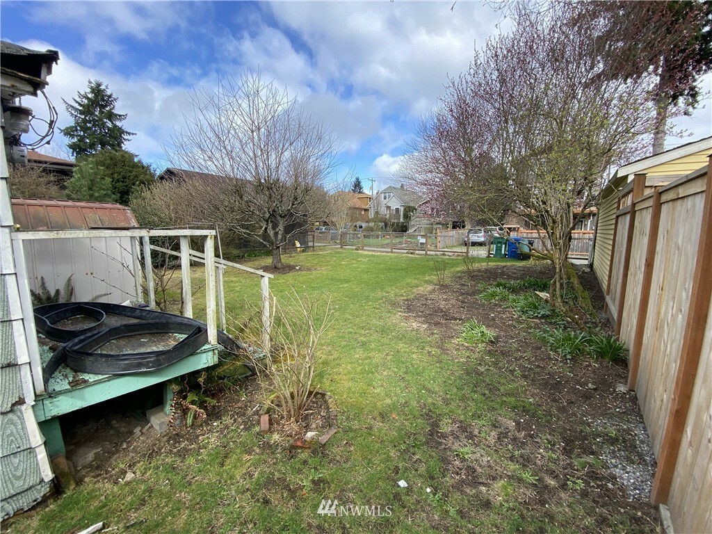 Property Photo:  750 N 66th Street  WA 98103 