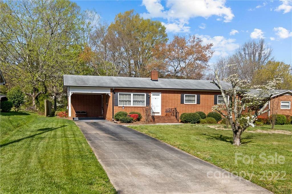 Property Photo: 817 Kerley Court 5 NC 28677