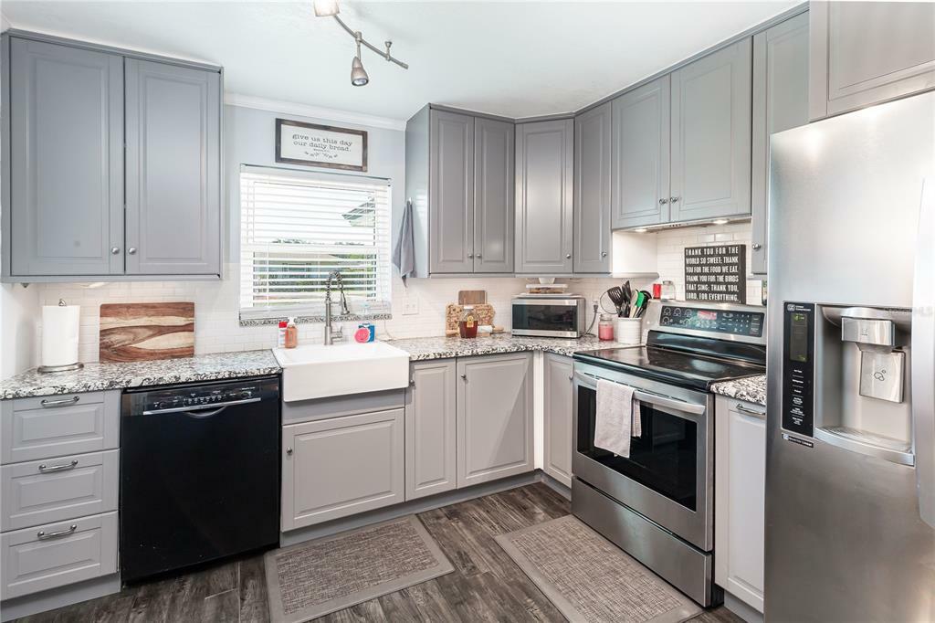 Property Photo: 4947 Casaba Place FL 32812