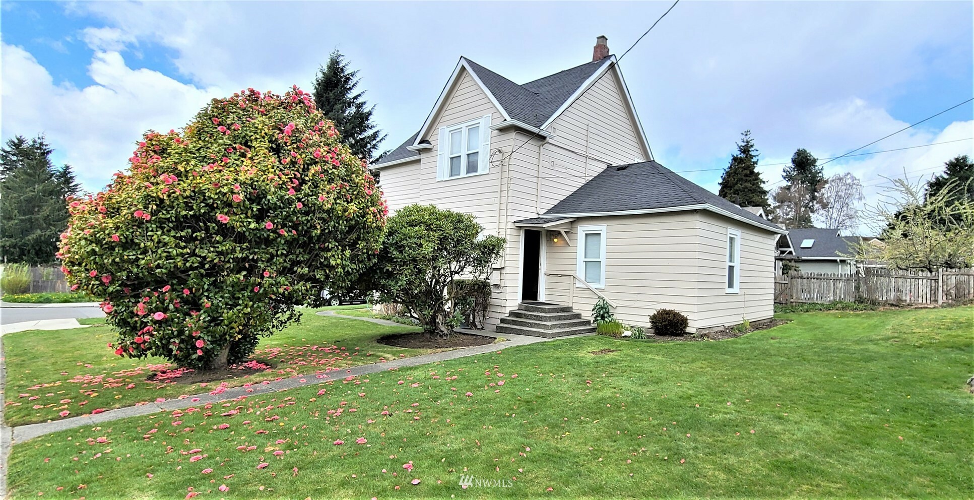 Property Photo:  3431 Rockefeller Avenue  WA 98201 