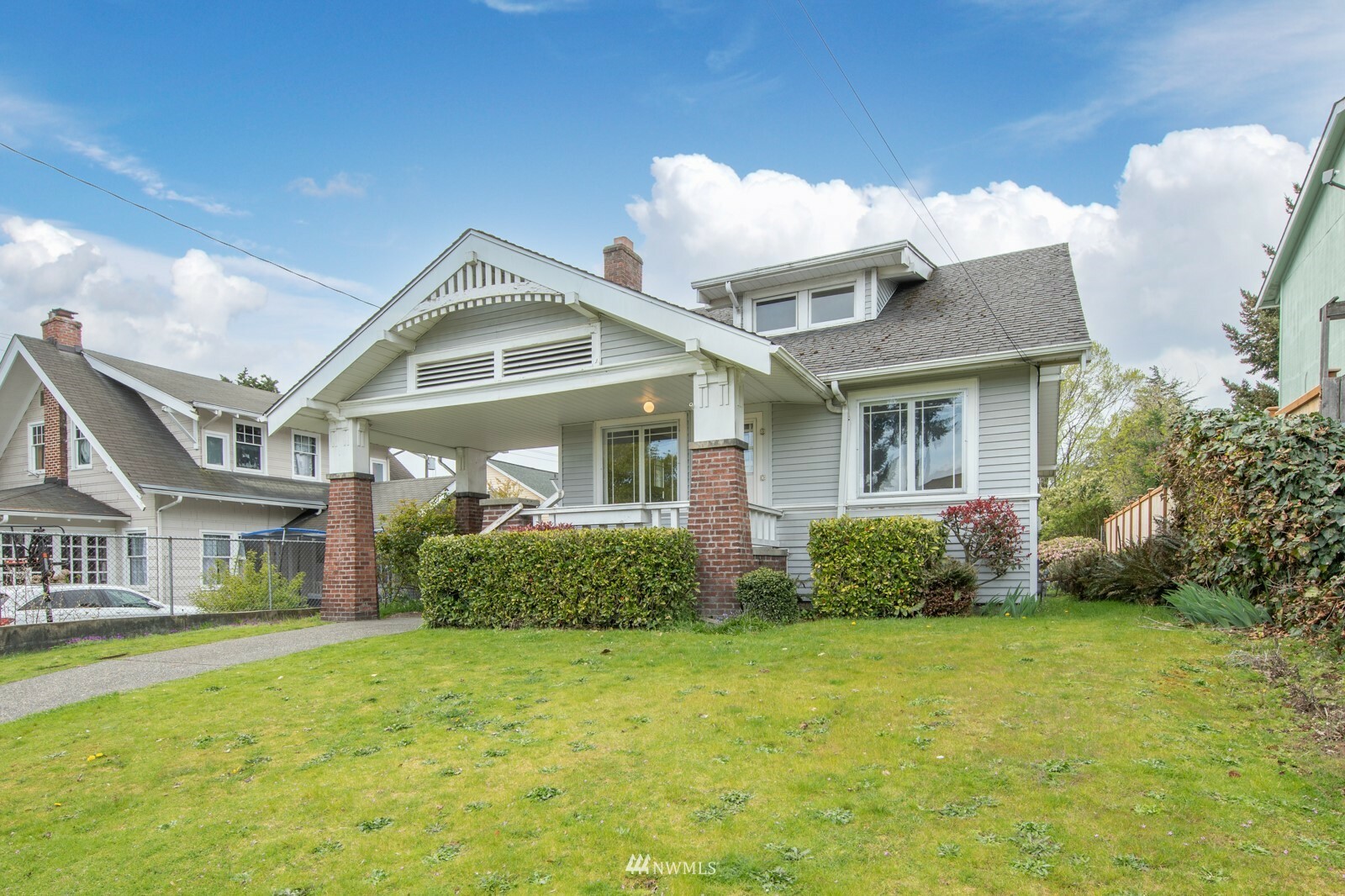 Property Photo:  4009 Burke Avenue N  WA 98103 