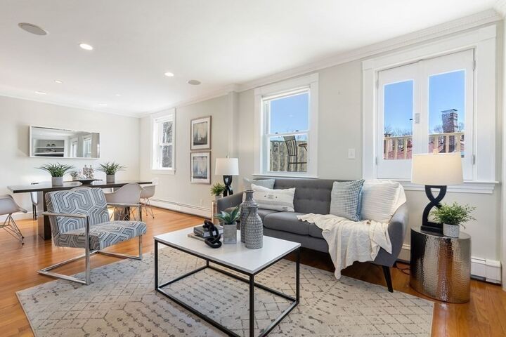 Property Photo:  17 Regent Circle 5  MA 02445 