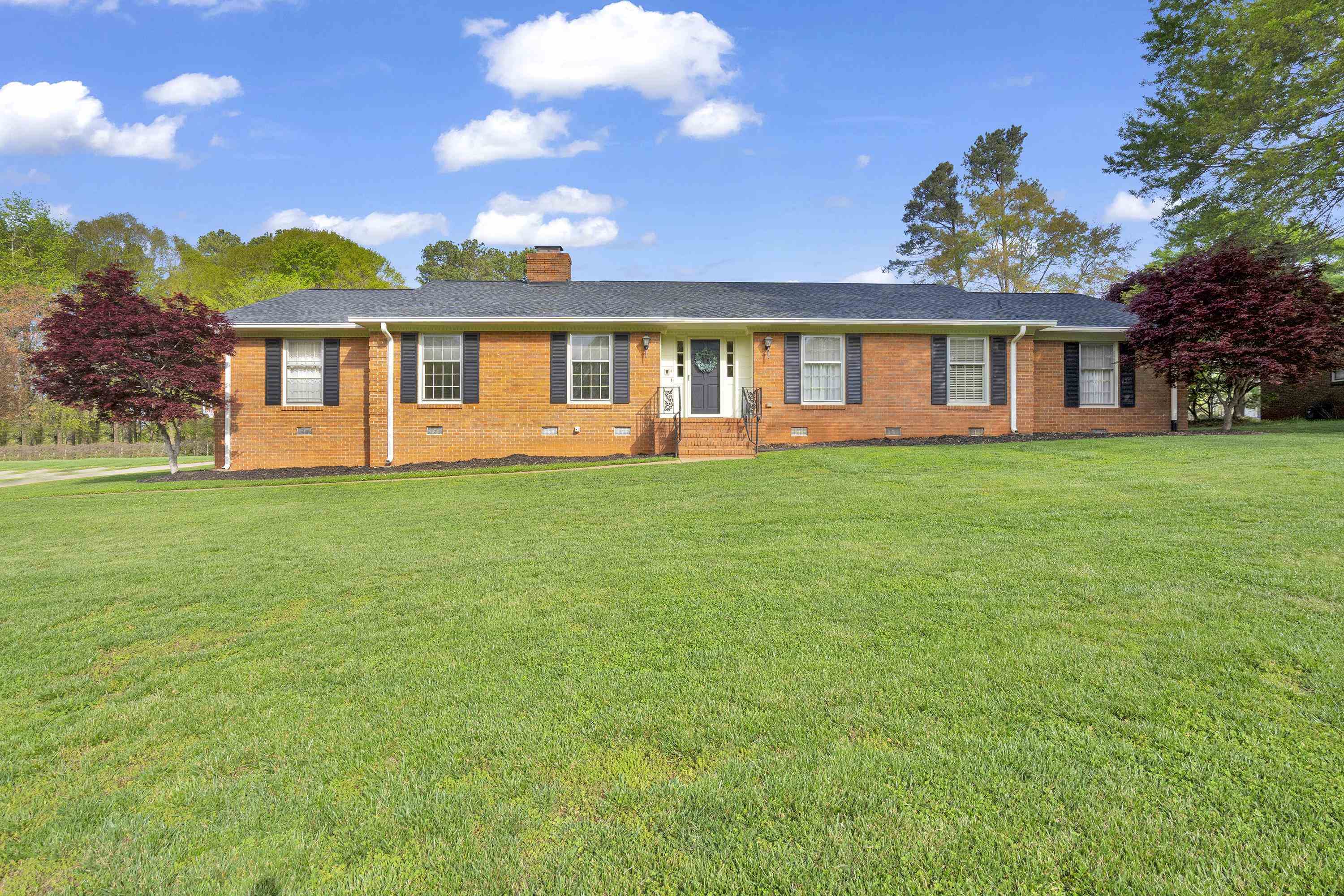Property Photo: 261 Lake Forest Drive SC 29307