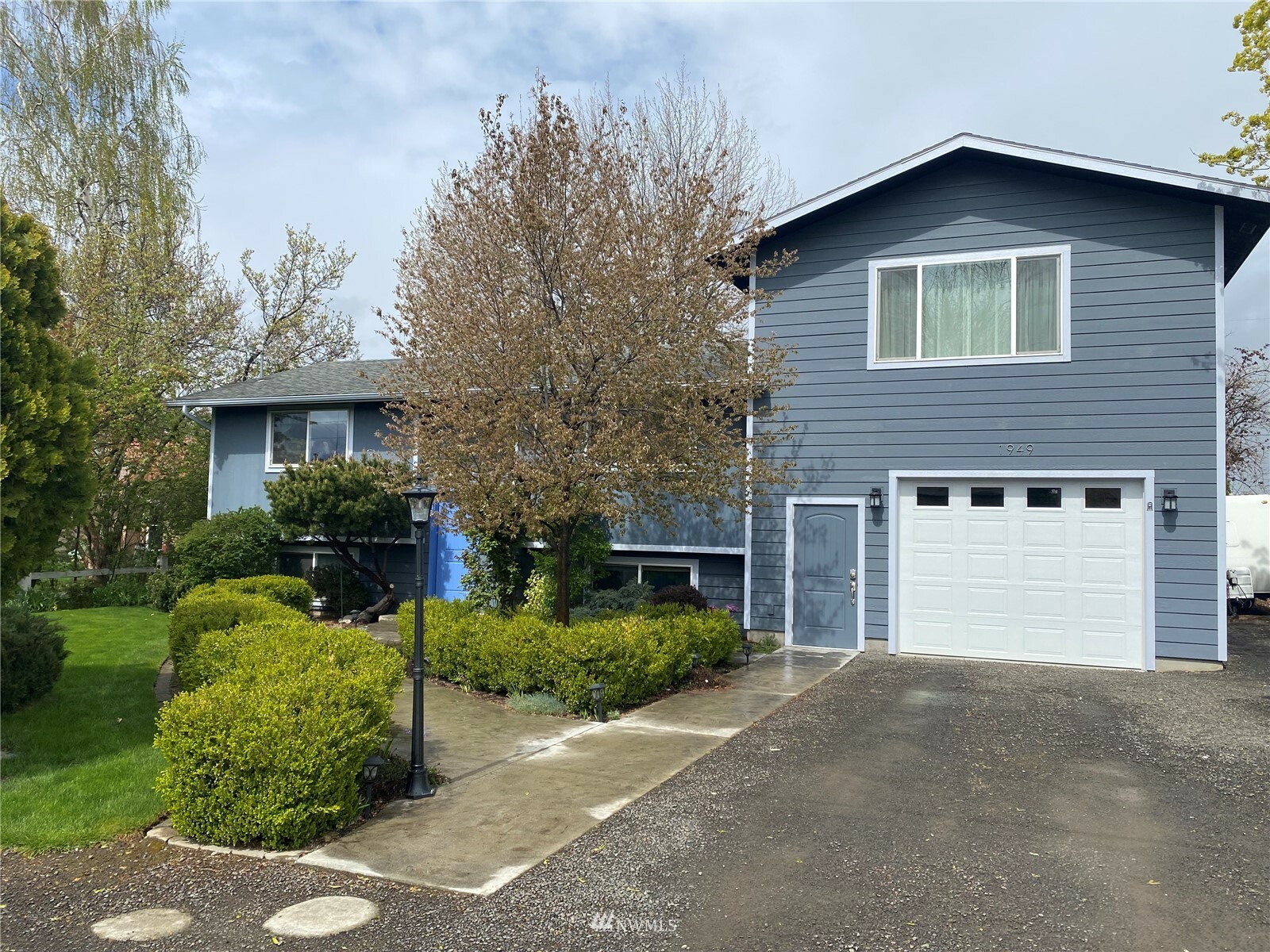 Property Photo:  1949 Delmont Street  WA 99362 